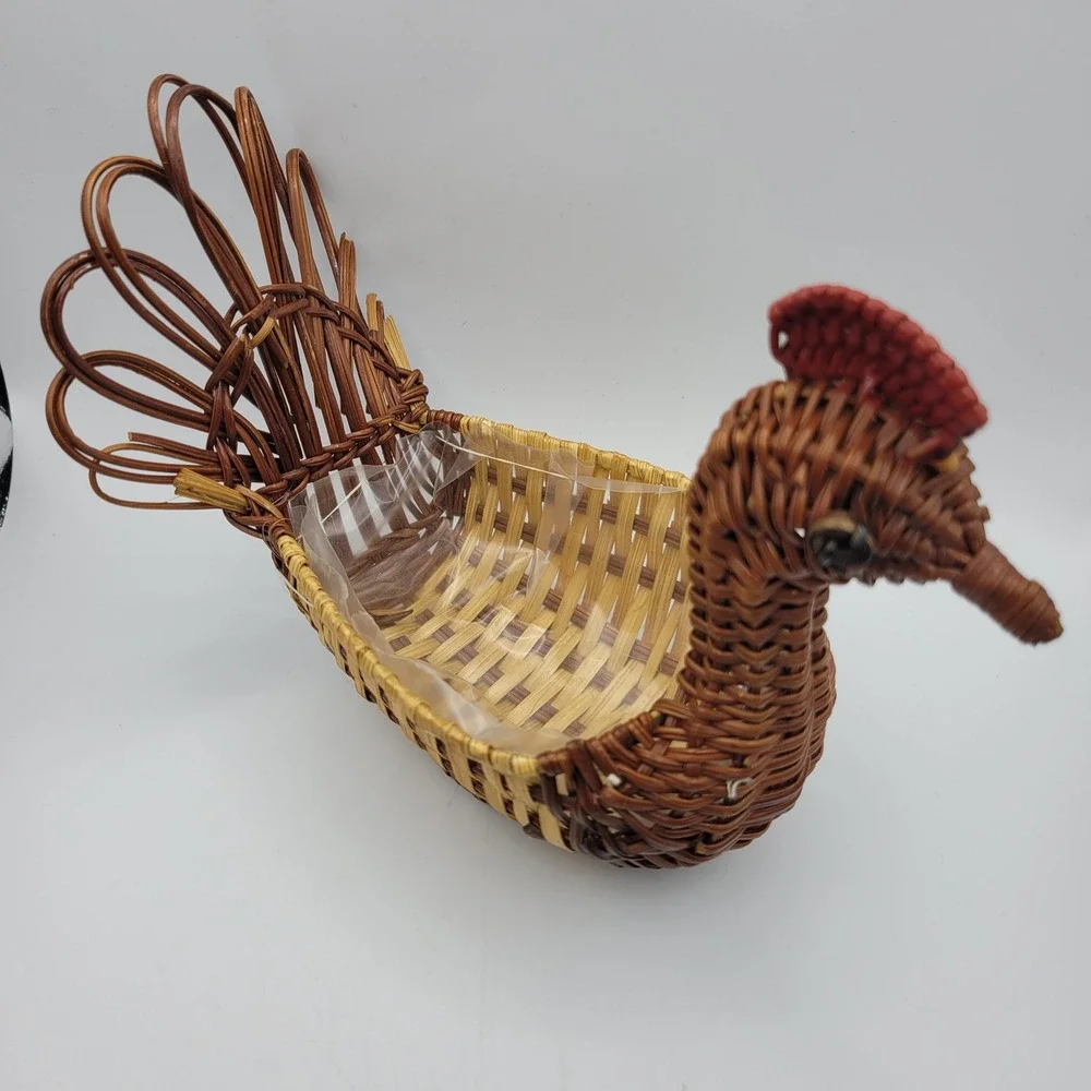 Cute Wicker Chicken Basket Planter with Liner‎ Vintage Farmhouse Decor